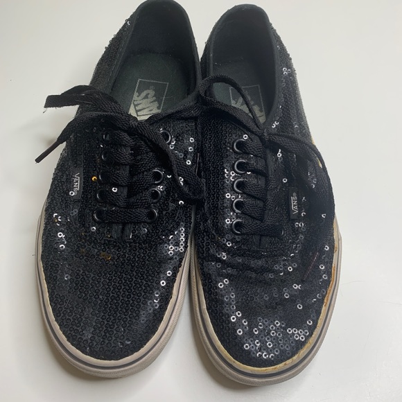 black lace up vans womens